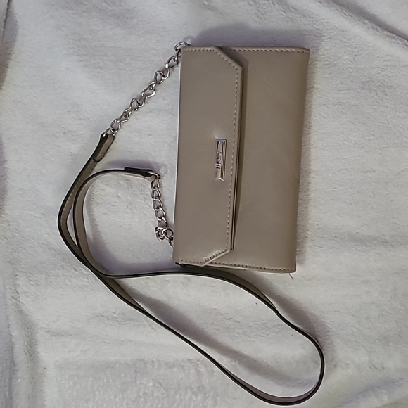 Kenneth Cole Reaction Clutch/Crossbody - Picture 1 of 8